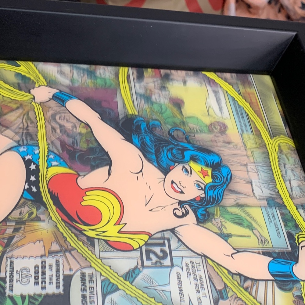 PYRAMID AMERICA | 9X12 HOLOGRAPHIC VTG WONDER WOMAN FRAMED ART | 3D - Picture 13 of 14